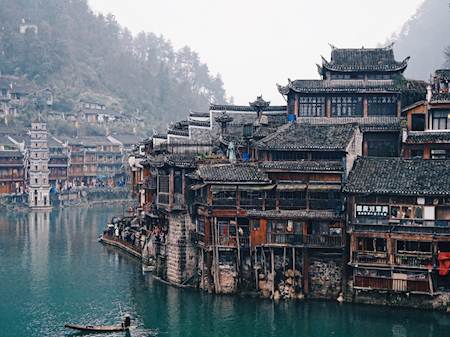 Thưởng ngoạn vẻ đẹp Cổ Trấn Phượng Hoàng